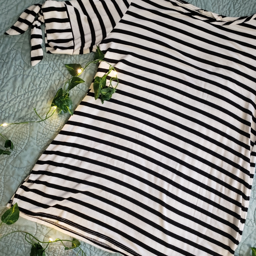Les Amis Striped Shirt Black and White Super Soft with tie sleeves - Picture 4 of 9